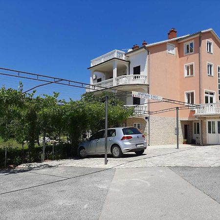 Apartments Grozdana Цриквеница Экстерьер фото
