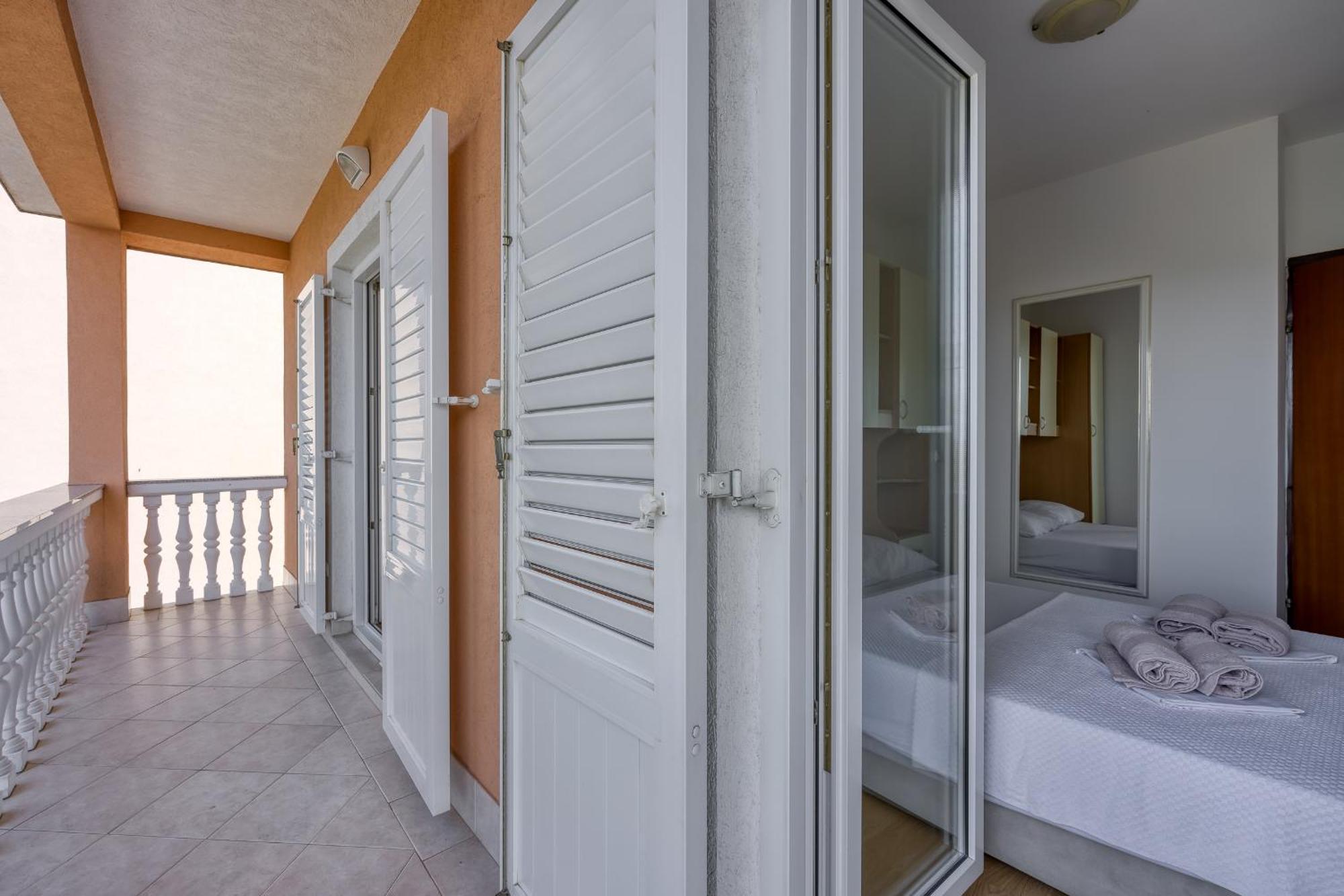 Apartments Grozdana Цриквеница Экстерьер фото